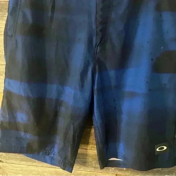 OAKLEY EYEWEAR FUNCTIONAL SYSTEM SHORTS MENS SIZE 30 BLUE/BLACK - Picture 3 of 7